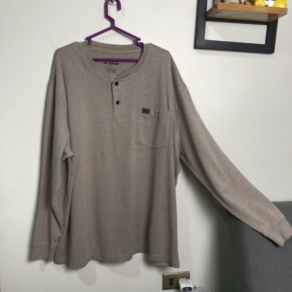 Wrangler Amplio polera manga largo con botones