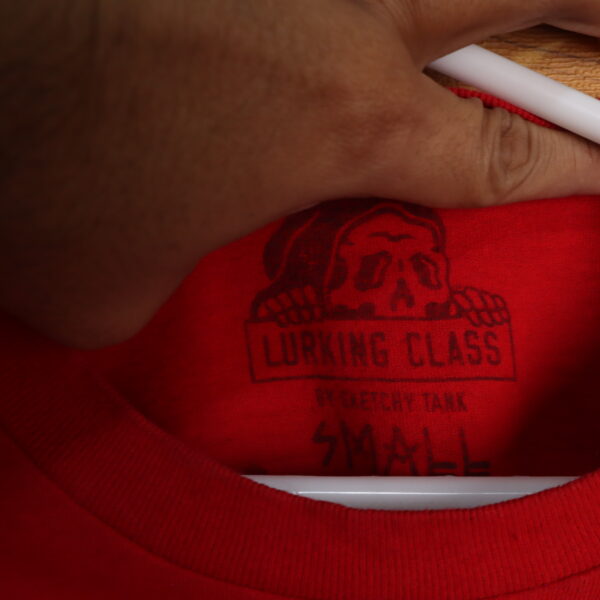 LURKING CLASS By SKETCHY TANK polera manga corta