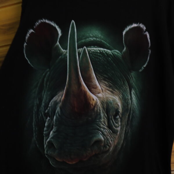 polera con estampado de rinoceronte  boxifit